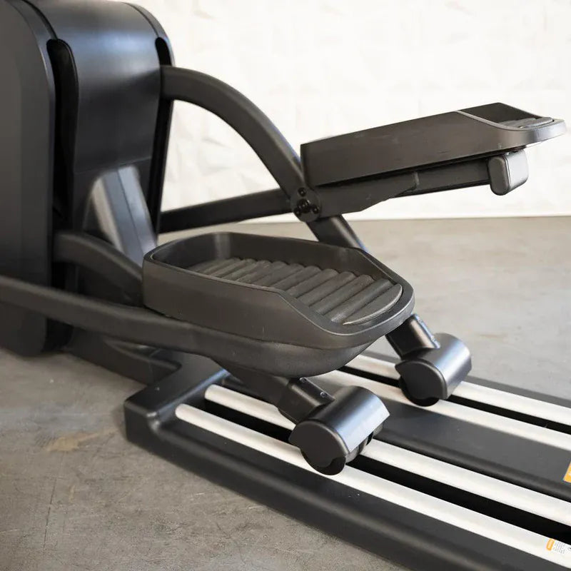 Muscle D Fitness Muscle D Fitness Self Powered Commercial Cross Trainer - Elliptical